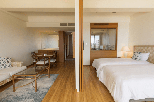 クラブプレミア　広さ51㎡のベッドルームとリビングルームのお部屋