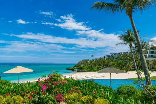 ラグーンプールとビーチ