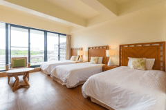 ナチュラルデラックスはベット3台が並ぶお部屋です