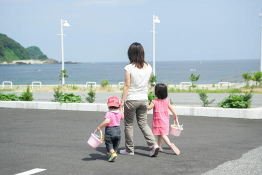 宿目の前の海辺へレッツゴー～♪