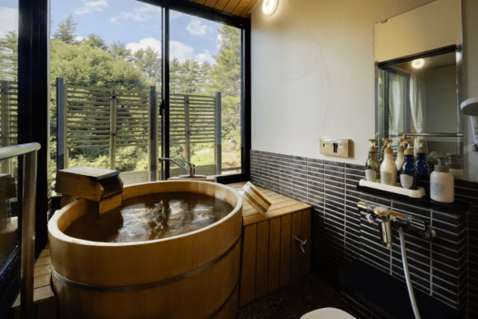 [Zuiun Building] Japanese-style room with hot spring bath / 15 tatami mats (example of room)