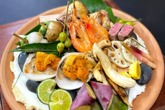 旬の食材を使った「焙烙焼き」水を使わずに調理するため、食材の旨味が凝縮され、ほっくりとした仕上がりになるのが特徴です。※写真は2人前の一例です。食材は当日入荷した旬の食材になります。