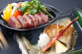 メイン料理の焼き物で、のどぐろの塩焼き、黒毛和牛ロースステーキより、お好きな一品を選べる