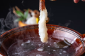 蟹刺しまたはしゃぶしゃぶでお召し上がり下さい。