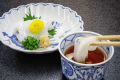 職人の包丁仕事が冴え渡る、極細の「赤烏賊そうめん」。透き通るような甘みと、驚くほど滑らかな口当たりは、まさに夏の北陸を象徴する涼味です。