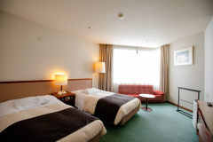 【≪本館≫洋室ツイン（26平米）】全室ゲレンデビュー！6～8階の高層階にあるお部屋です。