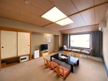 【わんちゃん同伴ルーム】滑りにくいカーペットになっています。