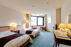 【≪本館≫洋室ツイン（26平米）】全室ゲレンデビュー！6～8階の高層階にあるお部屋です。