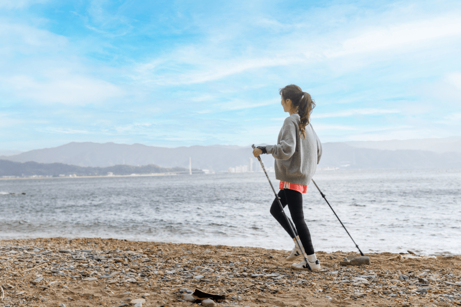 和歌の浦の美しい海岸や豊かな山々を舞台に、魅力的なノルディックウォーキング体験をご提供しています。自然に囲まれながら心と身体を活性化させる贅沢な時間をお楽しみください。