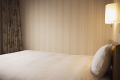 【セミダブル】シモンズ製の120cmベッドは疲れも吹き飛ぶ癒しの寝心地♪