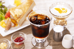 【洋朝食】定番のメニューはサラダやフルーツなど栄養バランスもバッチリ♪コーヒーはおかわり自由です♪