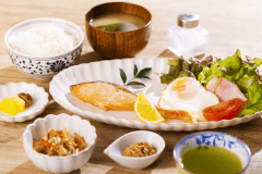 【和朝食】メインのお魚は日替わりで毎日楽しめます。栄養バランスも良く健康的！ご飯のおかわりは自由♪