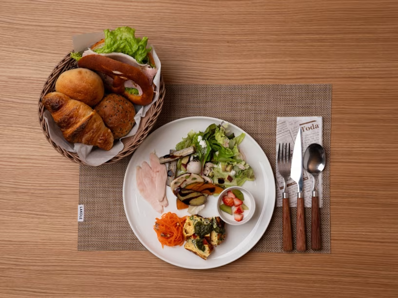 【クラブハウスで朝食付／Lodge】ボリュームたっぷり！パンやサラダのモーニングを優雅に楽しんで