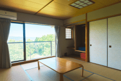 【／Lodge・202号室（和室）】阿蘇の大自然を眺めながらお寛ぎください。