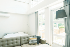 【／With Dogs・0号室（48㎡）】シングルベッド2台・布団2組で最大4名様までご宿泊可能。