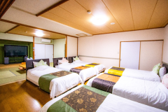 露天風呂付客室和モダンルーム（大部屋）/二間続きの部屋全体