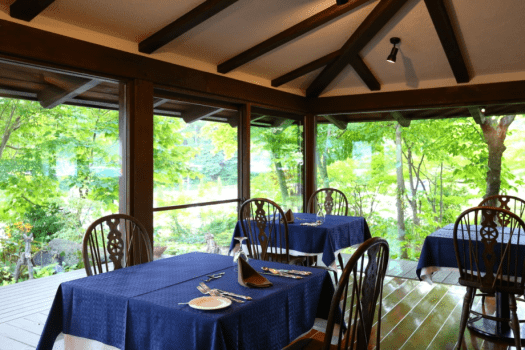 【レストランNest】八ケ岳の新鮮野菜やハーブを使った彩り豊かなお料理をご用意しております。