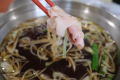 【茶美豚】甘みのある脂身と柔らかい肉質が特徴で、通常の豚肉では味わえない深いコクをご堪能いただけます