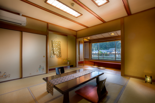 【展望風呂付客室】客室の展望風呂でゆったりと天然温泉を満喫！