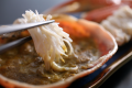 【カニみそ】活松葉ガニの身をカニミソに付けて食べる贅沢。