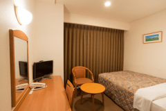 機能的かつモダンなデザインのダブルルーム。
ビジネスシーンに最適な広々とした空間をお楽しみ頂けます。