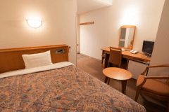 機能的かつモダンなデザインのダブルルーム。
ビジネスシーンに最適な広々とした空間をお楽しみ頂けます。