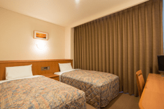 角部屋でごゆっくりお寛ぎ頂けるツインルーム。
ご夫婦、カップルでのお泊りにご利用頂けます。