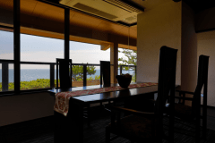 【うみはひろいな】室内ダイニング＆海が見える展望＆露天風呂付