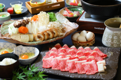 すき焼きコース(写真は4人前イメージ) すき焼きコース(写真は4人前イメージ)