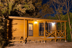 ウッドトレーラー　DD　外観　夜