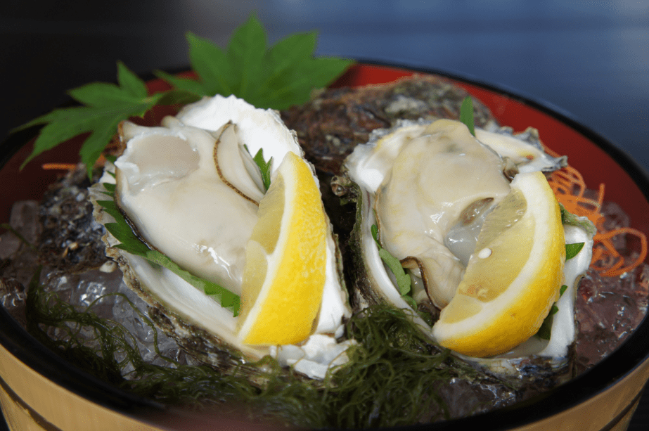 【期間限定】海の恵み「岩牡蠣」と秋田由利牛を味わう！ 日本海の温泉宿で夏の満腹旅！＜1泊2食付＞