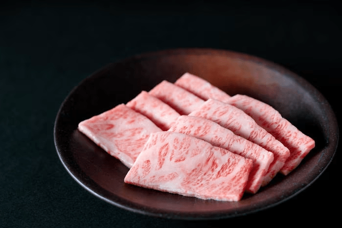 【お料理ランクアップ】お肉２倍！地元の黒毛和牛「秋田由利牛」のすきやき リブロース増量【王道会席コース】