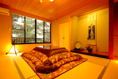 【和室・冬】冬はこたつでゆったりと温まって♪憩いの客室から雪景色を望んで。