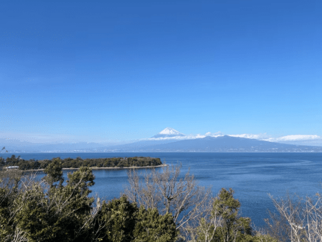 富士山を背景に絶景の大瀬崎