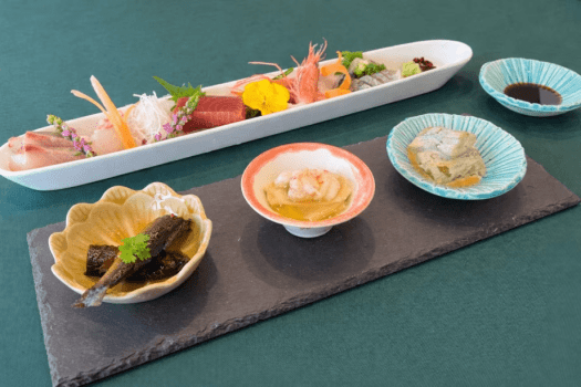 【夏メニュー】先付け　前菜盛り合わせと近海鮮魚のお造り