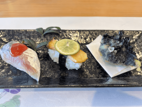 【秋メニュー(一例)】前菜 エリンギ寿司、山芋とんぶり 磯部揚げ、〆鯵 梅肉落とし 【秋メニュー(一例)】前菜 エリンギ寿司、山芋とんぶり 磯部揚げ、〆鯵 梅肉落とし