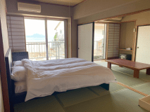 和室15畳◆クイーンベッドルーム◆海眺望（山辺棟：Forest tower）