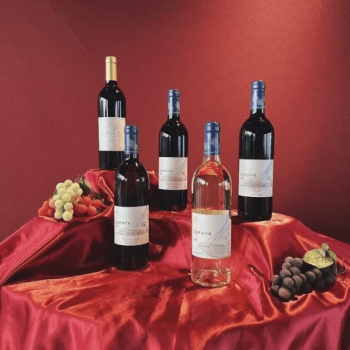 【1泊2食＋ワイン付プラン】了美ワイナリー隣接の貸切りコテージでワインと食事を楽しむ ※1日1組限定7名まで※