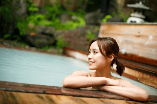 自然湧出・源泉かけ流しの白き名湯で心身ともにリフレッシュ♪