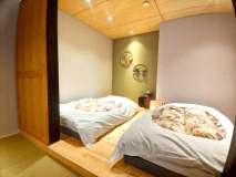 客室「こまくさ」寝室