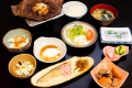 朝食・和食の一例。自家製の「朴葉みそ」はご飯がすすみます！