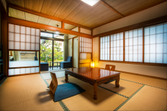 【お部屋】ゆったりくつろげる8畳客室。