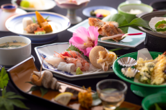 【魚介会席】丹後の地魚を使用したお造りなどを味わう、当館のベーシックコースです。