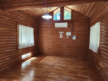 ログキャビン内装①