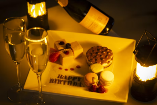 【素泊り】≪Anniversary≫ 記念日お祝いプラン｜Setoriniでしか過ごせない大切な記念日を過ごす3大特典付き記念日プラン〜スパークリングワイン&アニバーサリーケーキプレートetc〜