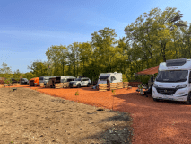 段々サイト（全5区画）（④・⑤番のみドッグフリーサイトです。）