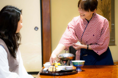 須崎旅館には、一人の時間を贅沢に過ごせる「お部屋」、一人で部屋で食べられる「お料理」、旅の疲れを癒やせる「温泉」、旅の思い出ができる「周辺観光」がございます。