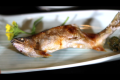 「鮎の塩焼き」天然の塩でこんがりと焼き上げられた鮎は、中がふっくらジューシー。ほろ苦いワタも絶妙な味わいです。焼きたての香ばしさをぜひ味わってみてください。
