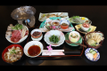 【夕食】「里山御膳」上州牛のしゃぶしゃぶ、舞茸の生姜煮、いのししのサラミ、胡麻豆腐、菜の花の辛し和え、自家製蒟蒻のお造り、鮎の塩焼き、茶碗蒸し、小鹿野野菜の天ぷら、町田農園の黒米ご飯※、肉汁うどん、季節のフルーツデザート　※白米もご用意できます