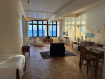 広々としたラグジュアリーツインルームでごゆっくりお過ごしください